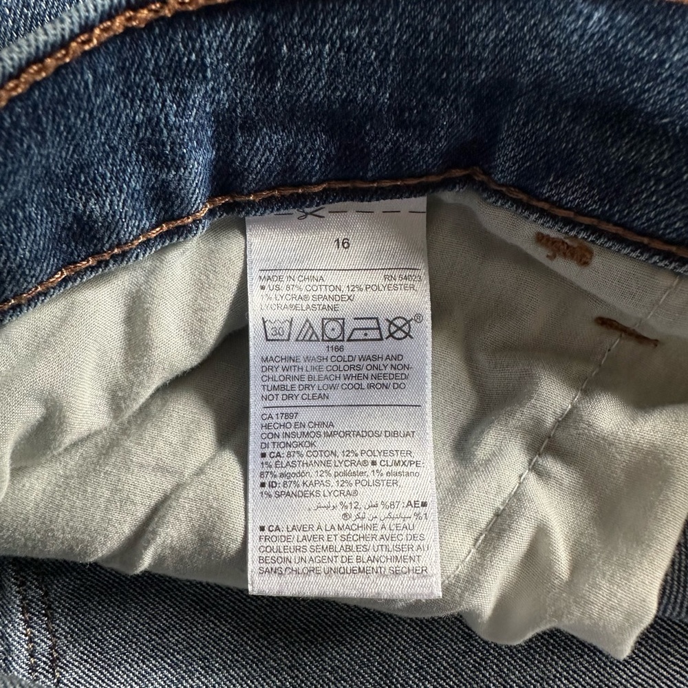 Old Navy Women's Dark Blue Jean Shorts size 16 - Picture 3 of 7